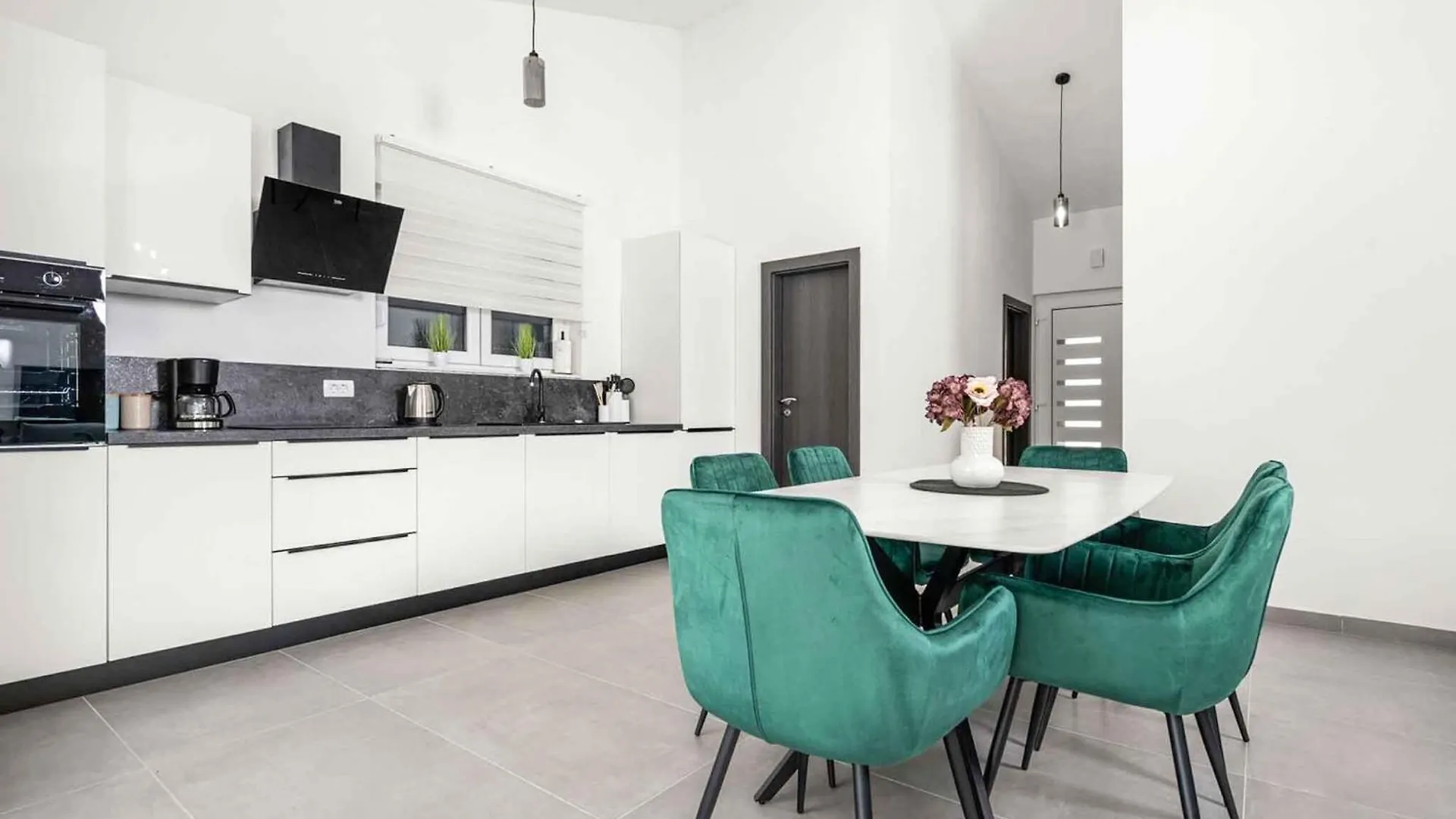 Cozy Home In Santalezi With Kitchen 別荘