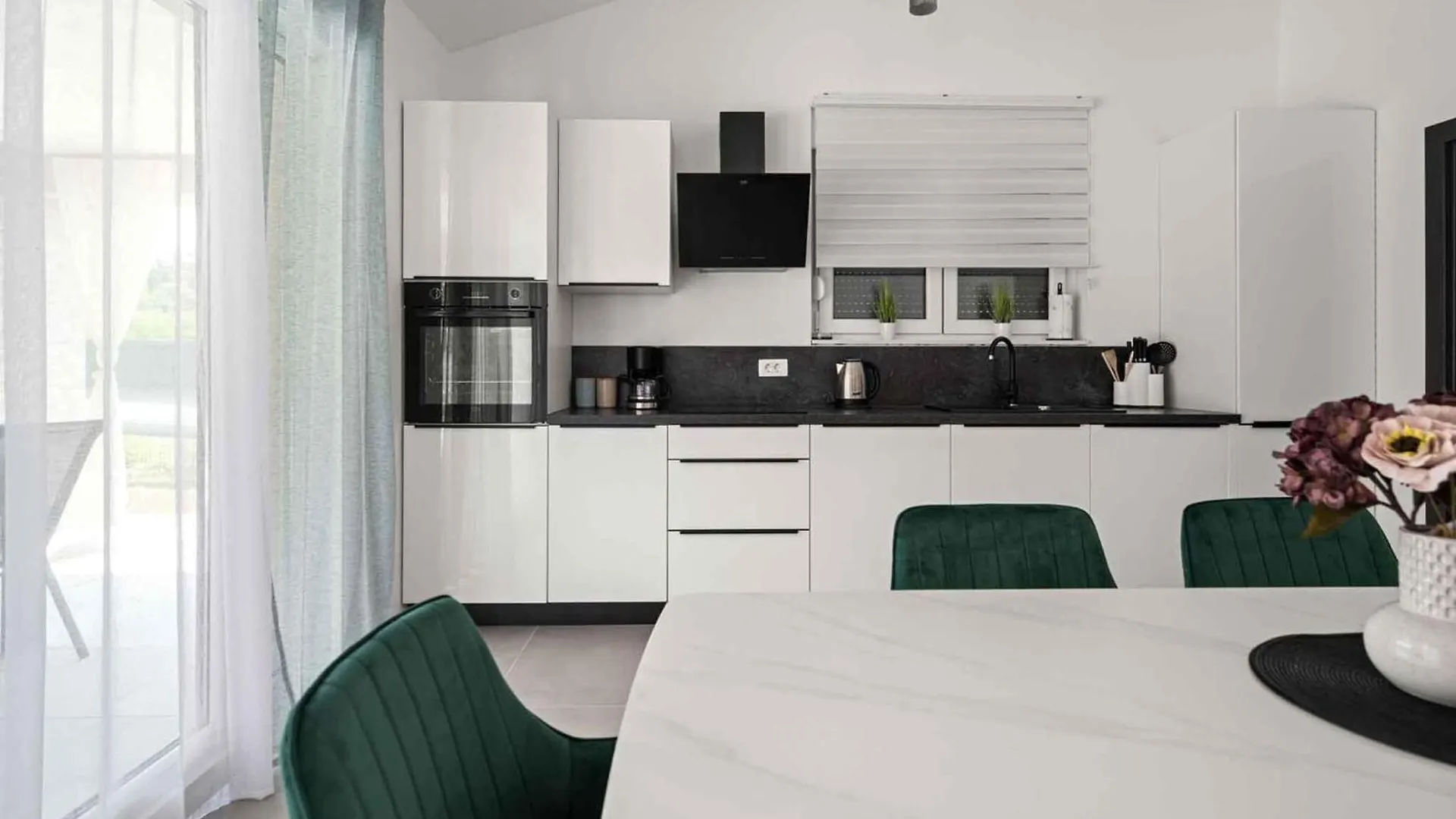 Cozy Home In Santalezi With Kitchen